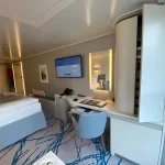 Blick-vom-Fenster-auf-den-Schreibtisch.jpg-2.webp