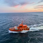 NOK-Unser-Lotsenboot-im-Sonnenaufgang-300x225-2.jpg